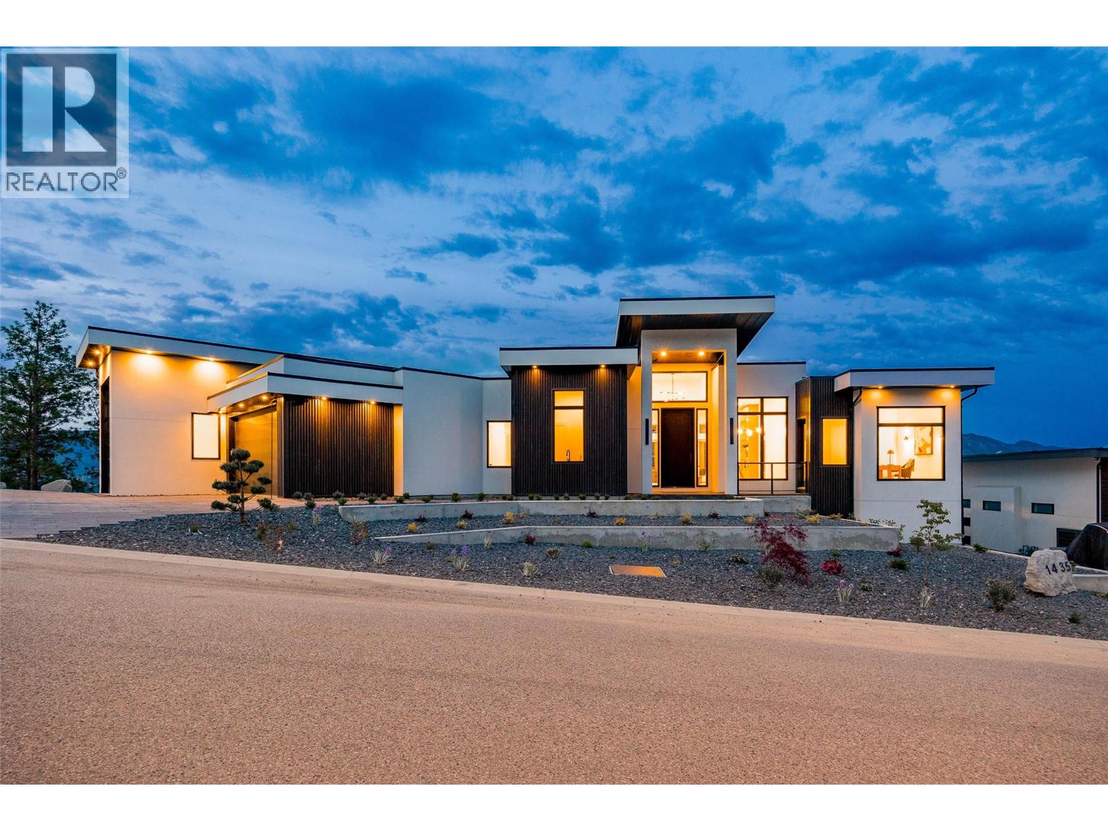  1435 Vineyard Drive, West Kelowna