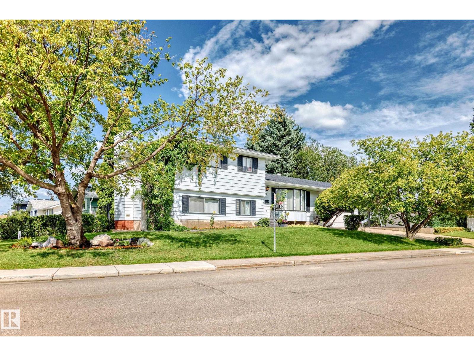 Photo 1 of 1005 Strathcona Dr, Sherwood Park AB