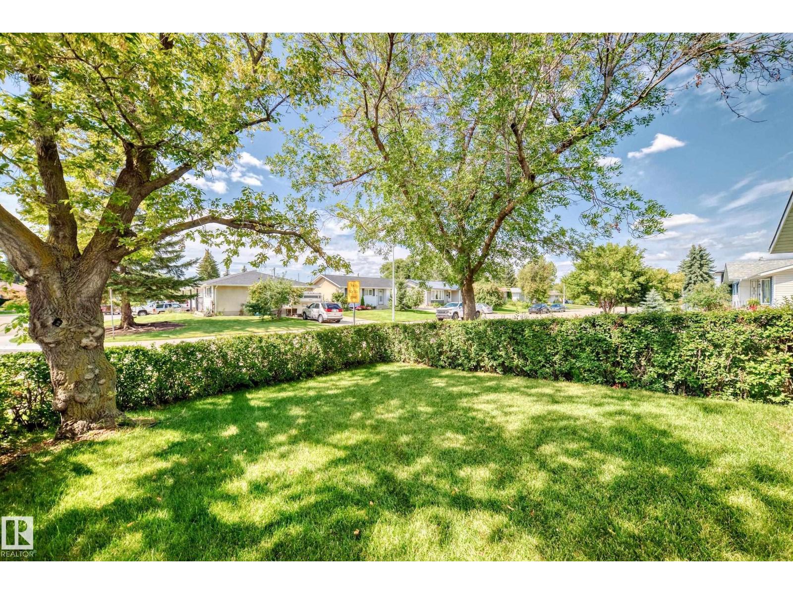 Photo 13 of 1005 Strathcona Dr, Sherwood Park AB