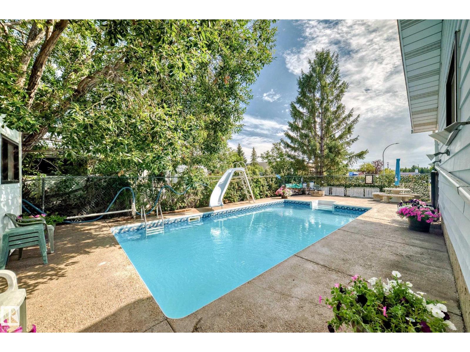 Photo 6 of 1005 Strathcona Dr, Sherwood Park AB
