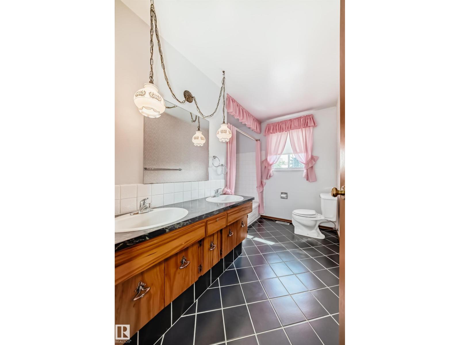 Photo 41 of 1005 Strathcona Dr, Sherwood Park AB