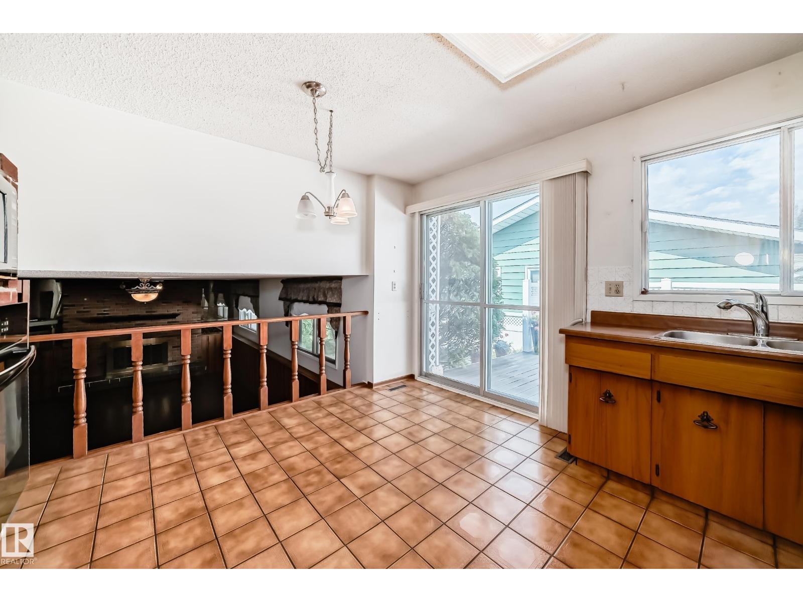 Photo 22 of 1005 Strathcona Dr, Sherwood Park AB