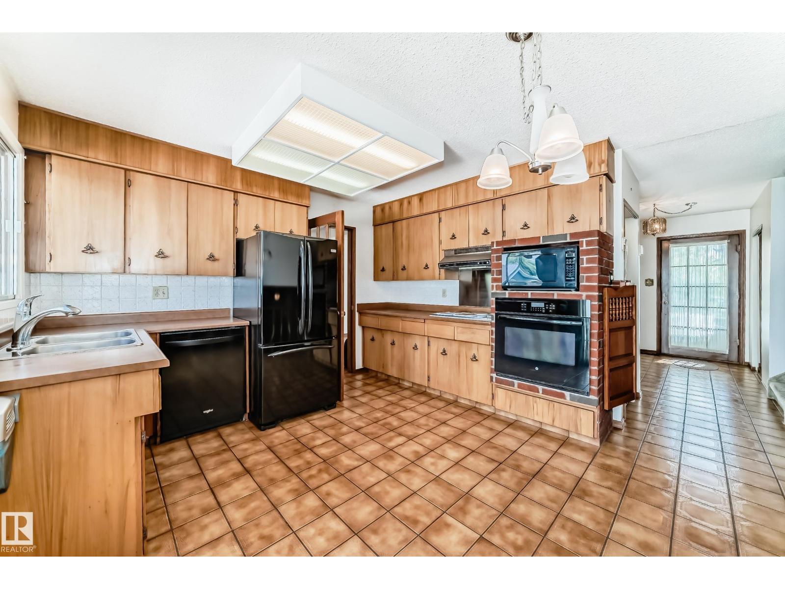 Photo 20 of 1005 Strathcona Dr, Sherwood Park AB