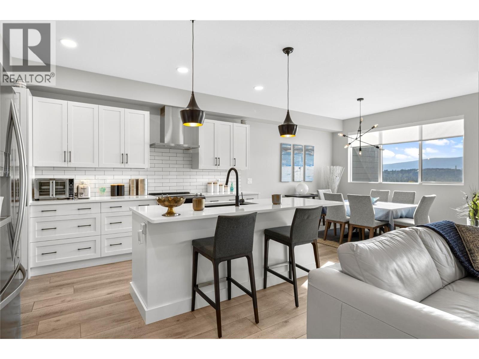  2353 Hawks Boulevard, West Kelowna