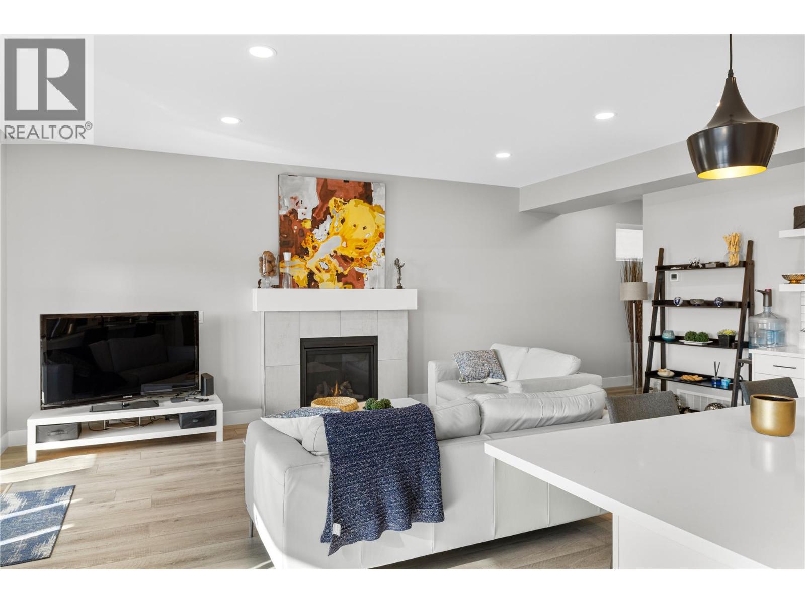 2353 Hawks Boulevard, West Kelowna