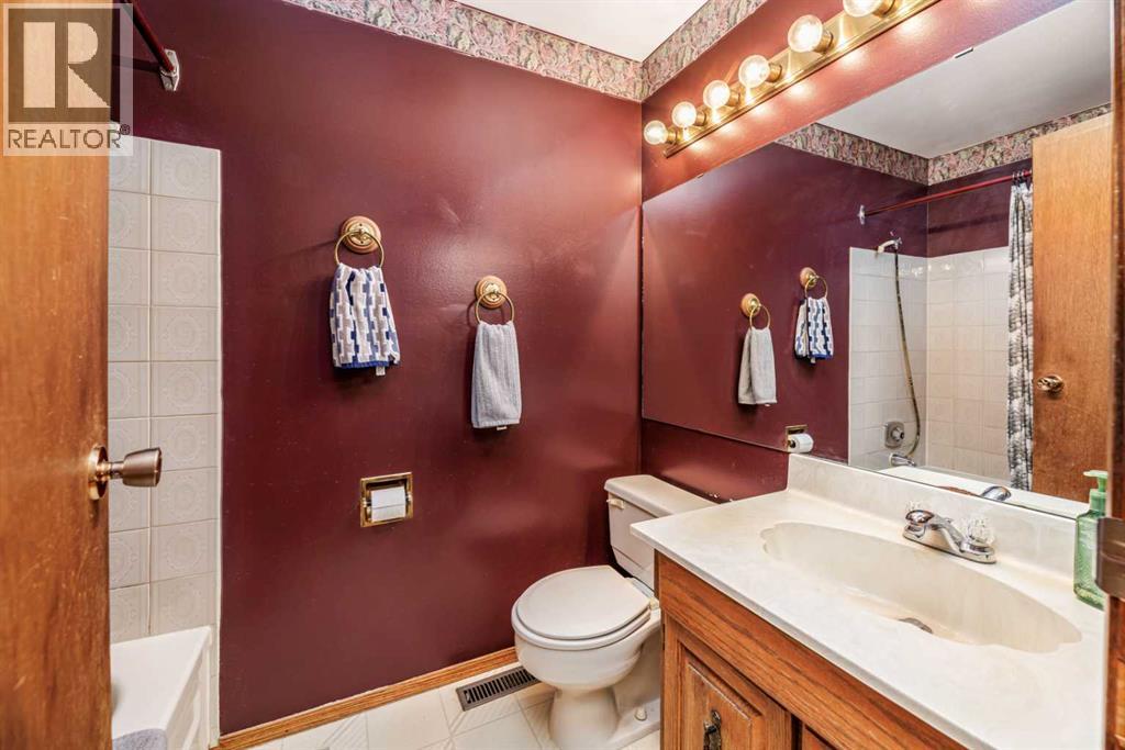 Photo 7 of 24 Caswell Close, Red Deer AB