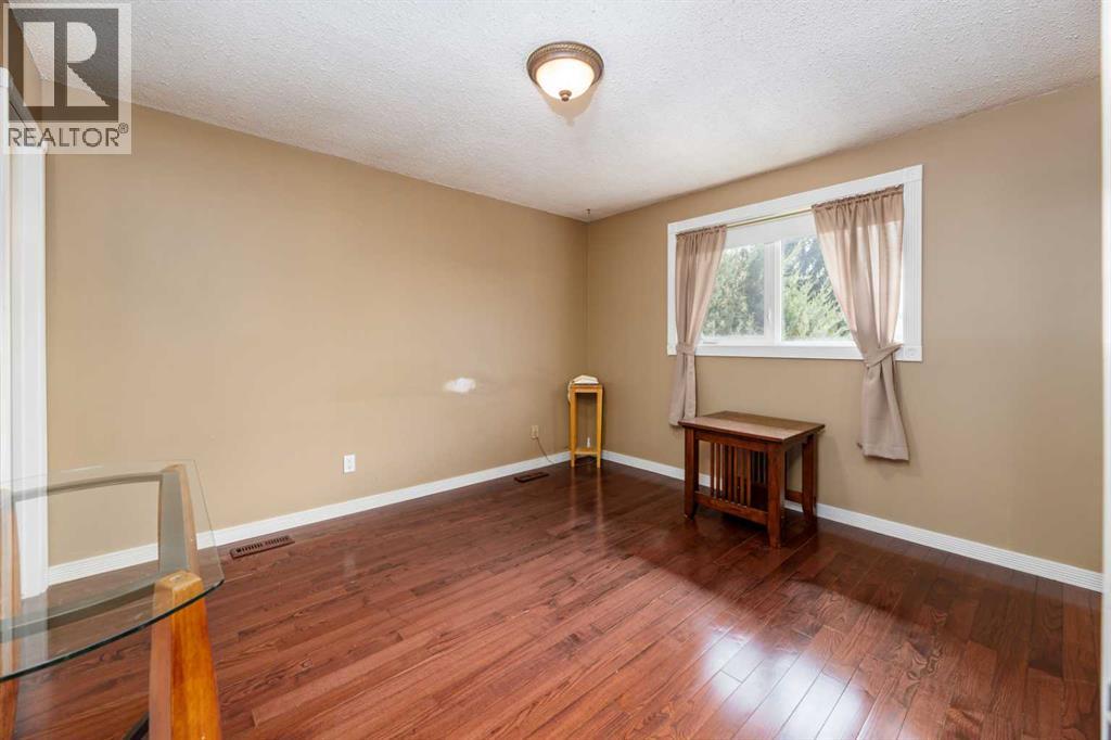Photo 8 of 24 Caswell Close, Red Deer AB