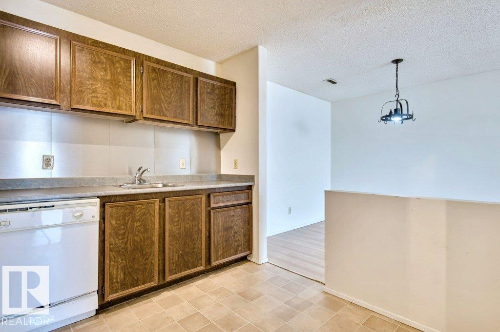Photo 9 of 12 1503 Mill Woods Nw, Edmonton AB