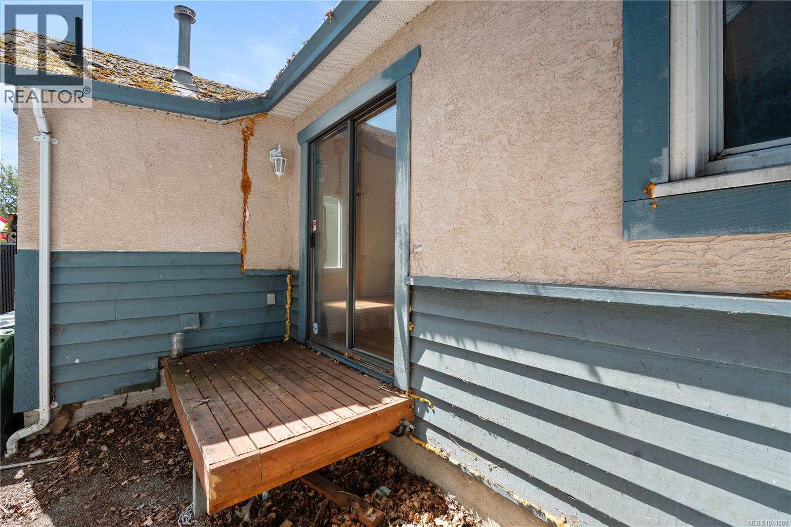 Photo 21 of 2553 Empire St, Victoria BC