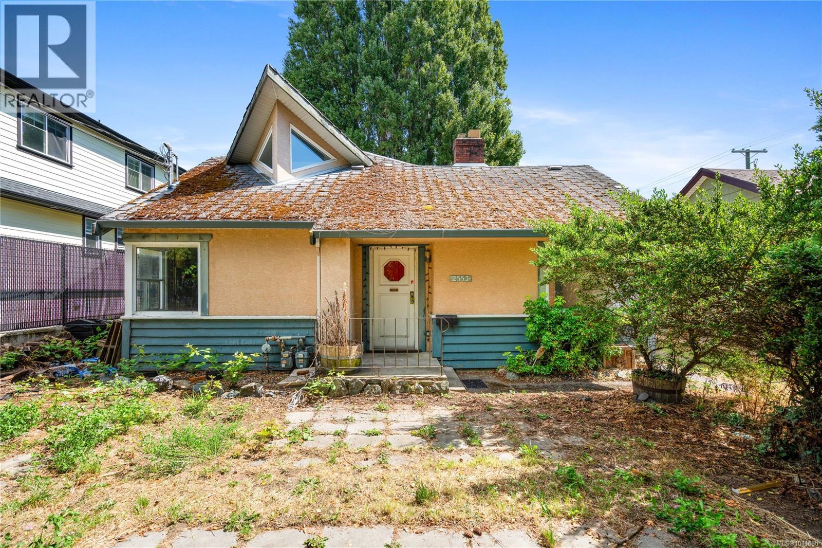 Photo 1 of 2553 Empire St, Victoria BC