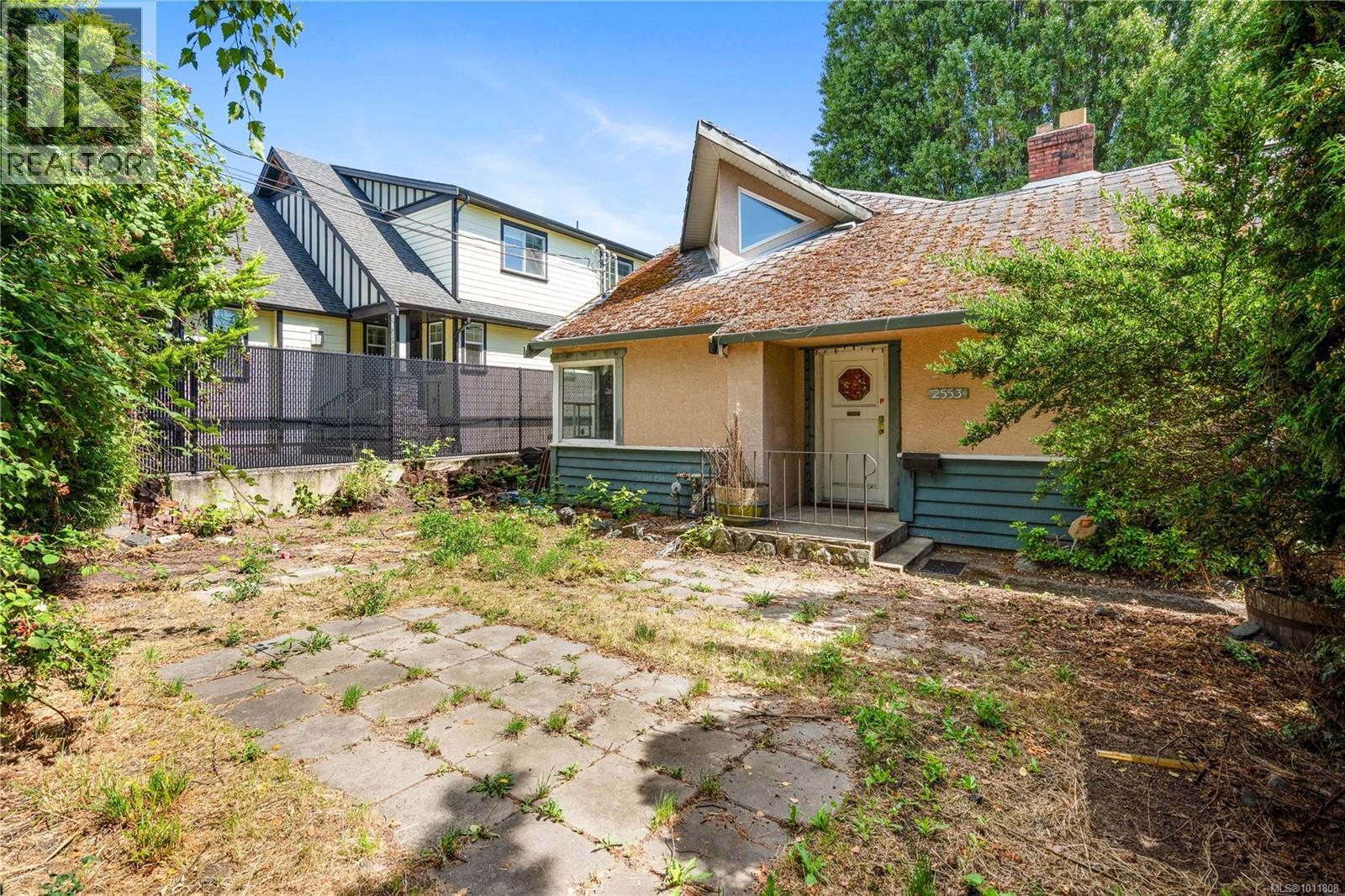 Photo 24 of 2553 Empire St, Victoria BC