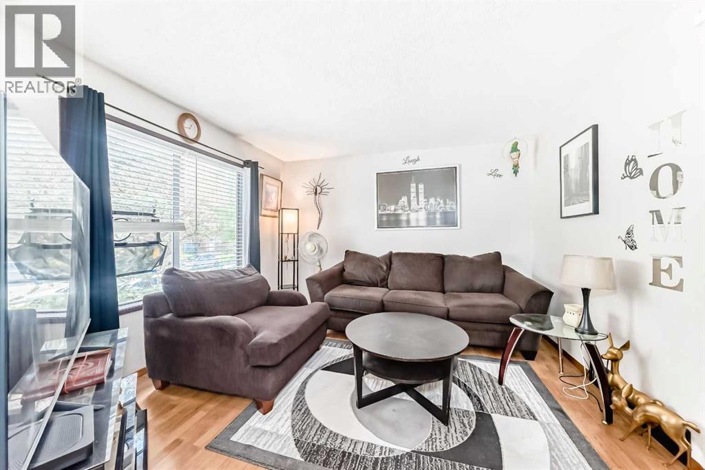 Photo 5 of 27 Martinview Crescent Ne, Calgary AB