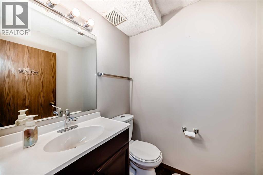 Photo 19 of 27 Martinview Crescent Ne, Calgary AB