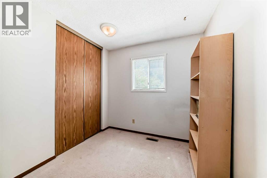 Photo 13 of 27 Martinview Crescent Ne, Calgary AB