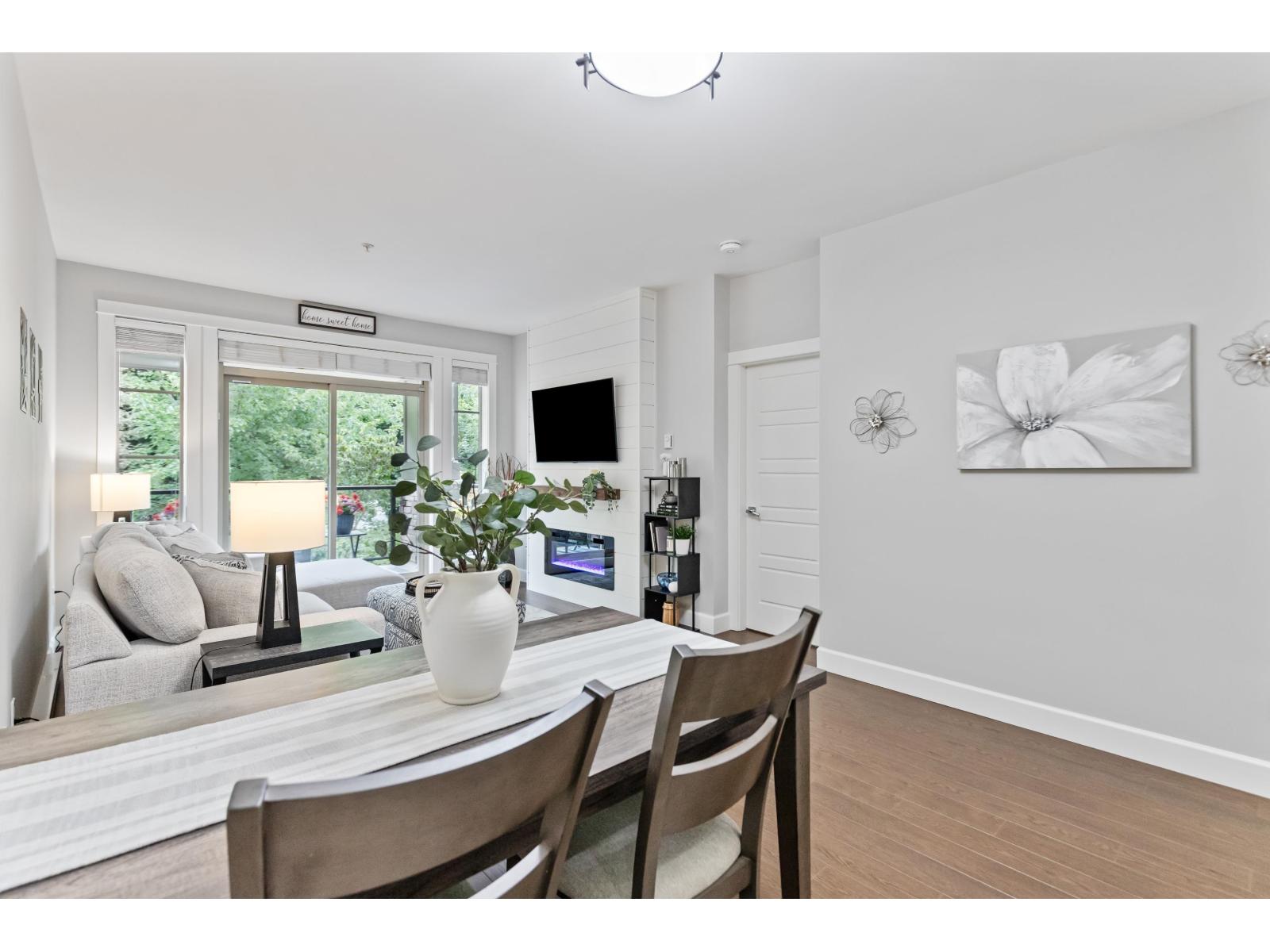 Photo 11 of 209 15185 36 Avenue, Surrey BC