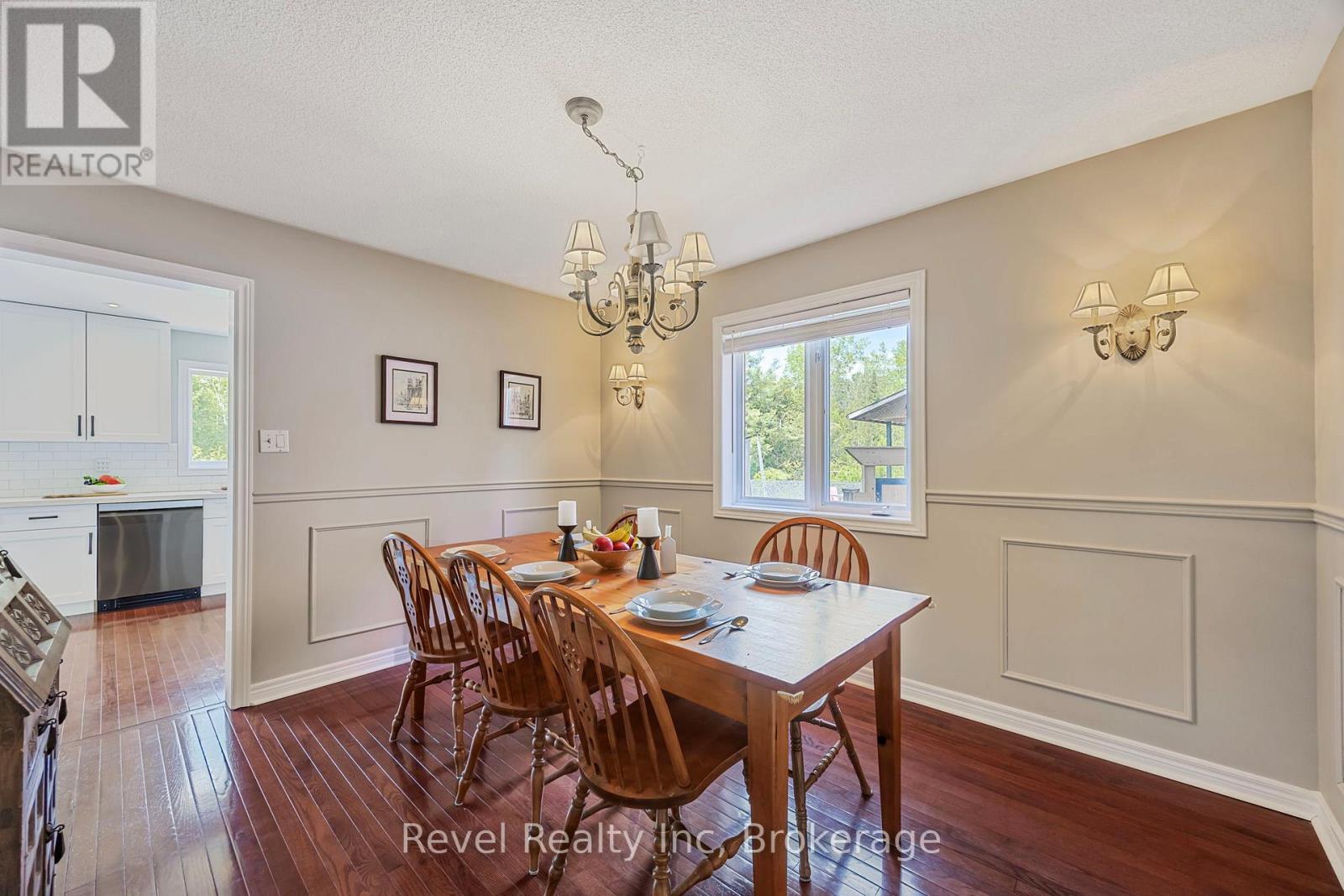 Photo 14 of 25 Lakewoods Court, Barrie ON