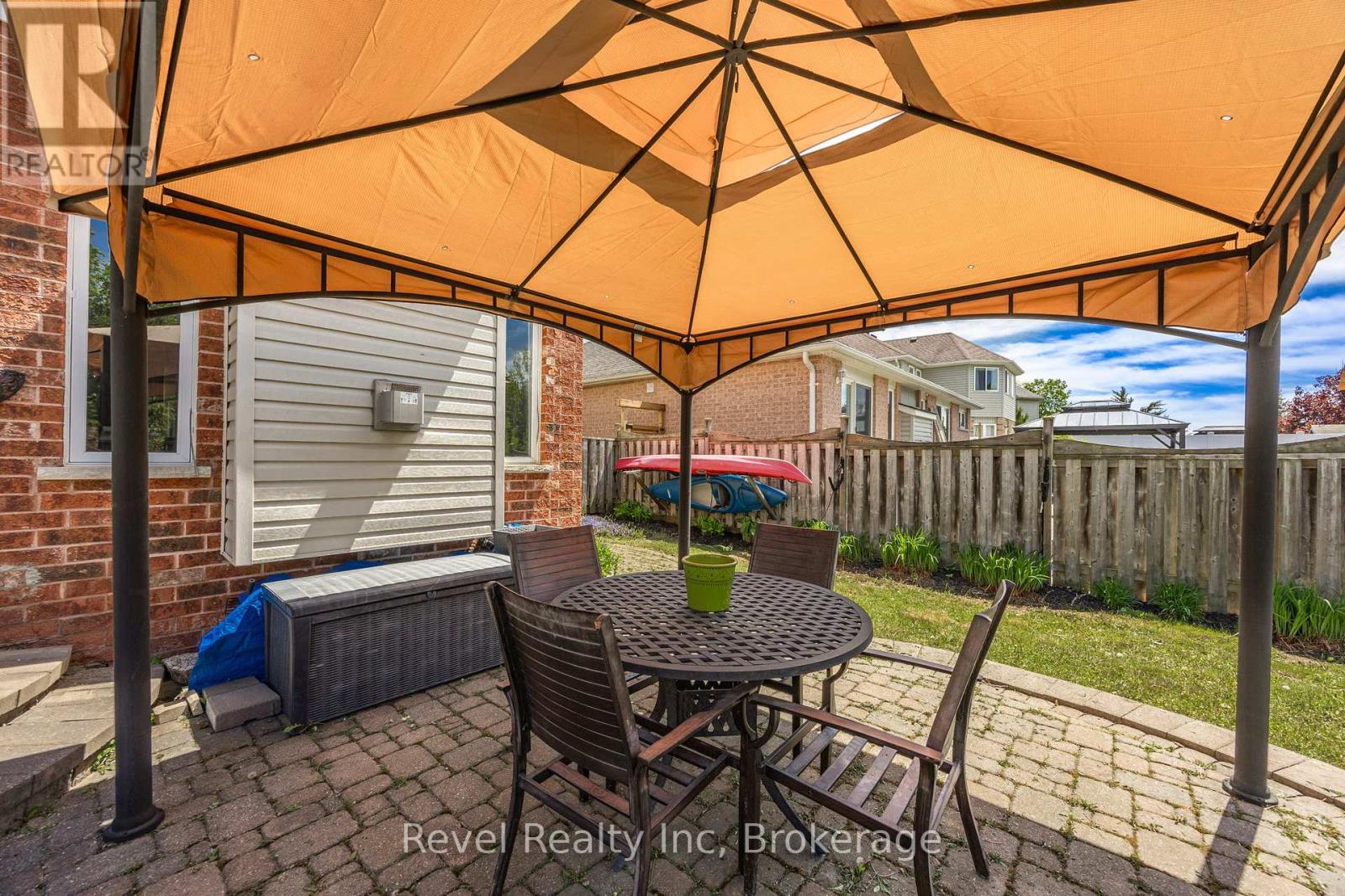 Photo 23 of 25 Lakewoods Court, Barrie ON