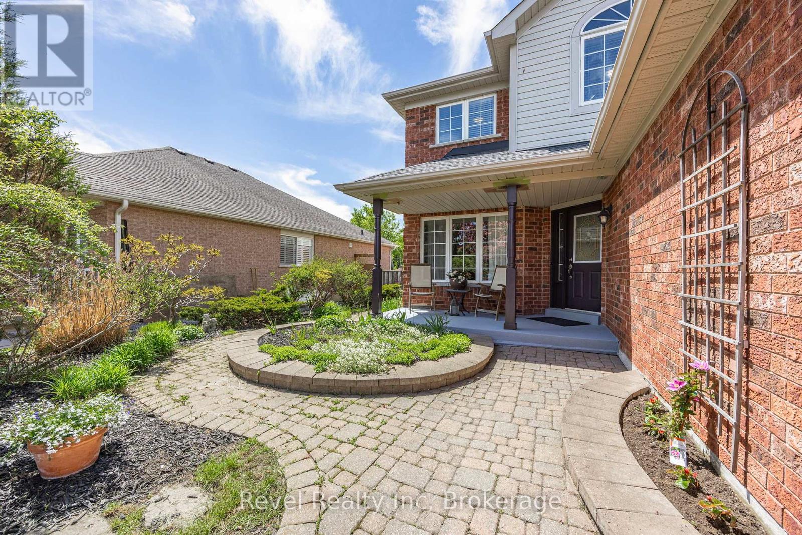 Photo 4 of 25 Lakewoods Court, Barrie ON