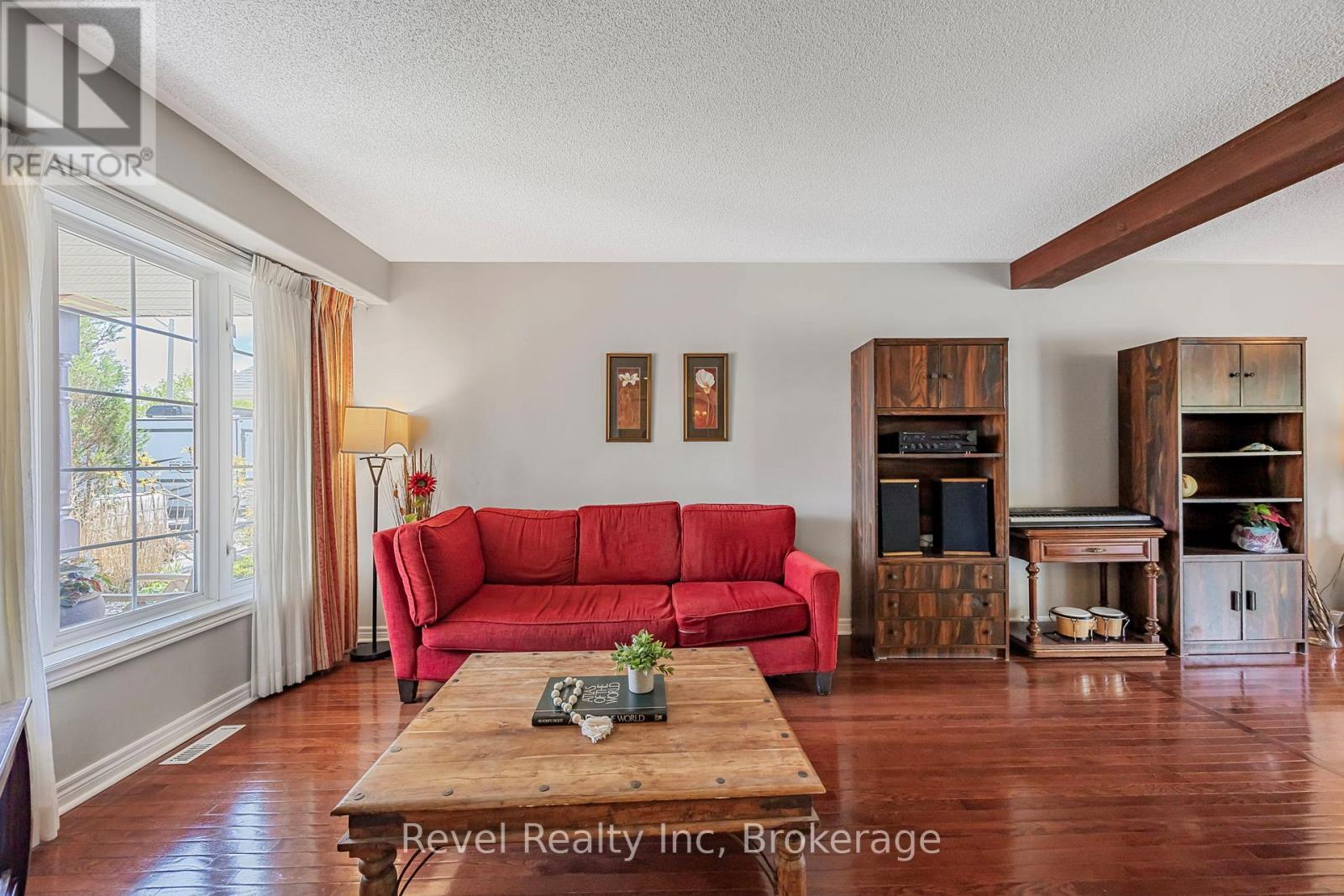 Photo 6 of 25 Lakewoods Court, Barrie ON