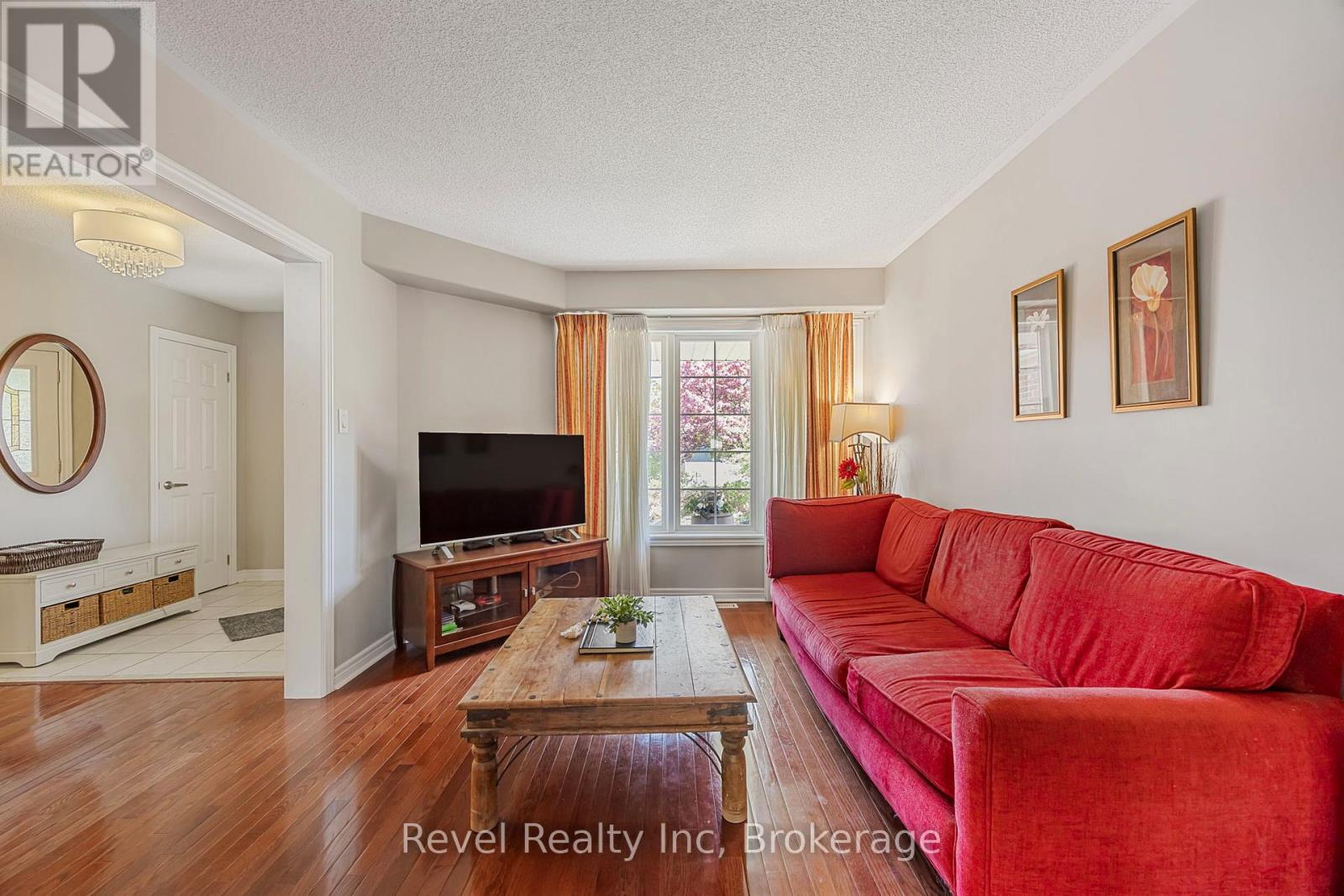 Photo 7 of 25 Lakewoods Court, Barrie ON