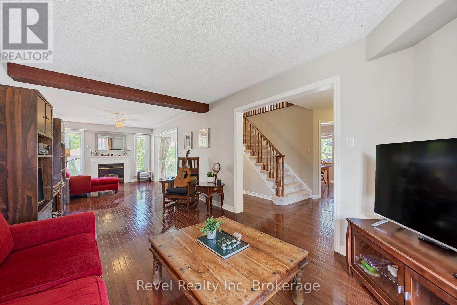 Photo 8 of 25 Lakewoods Court, Barrie ON