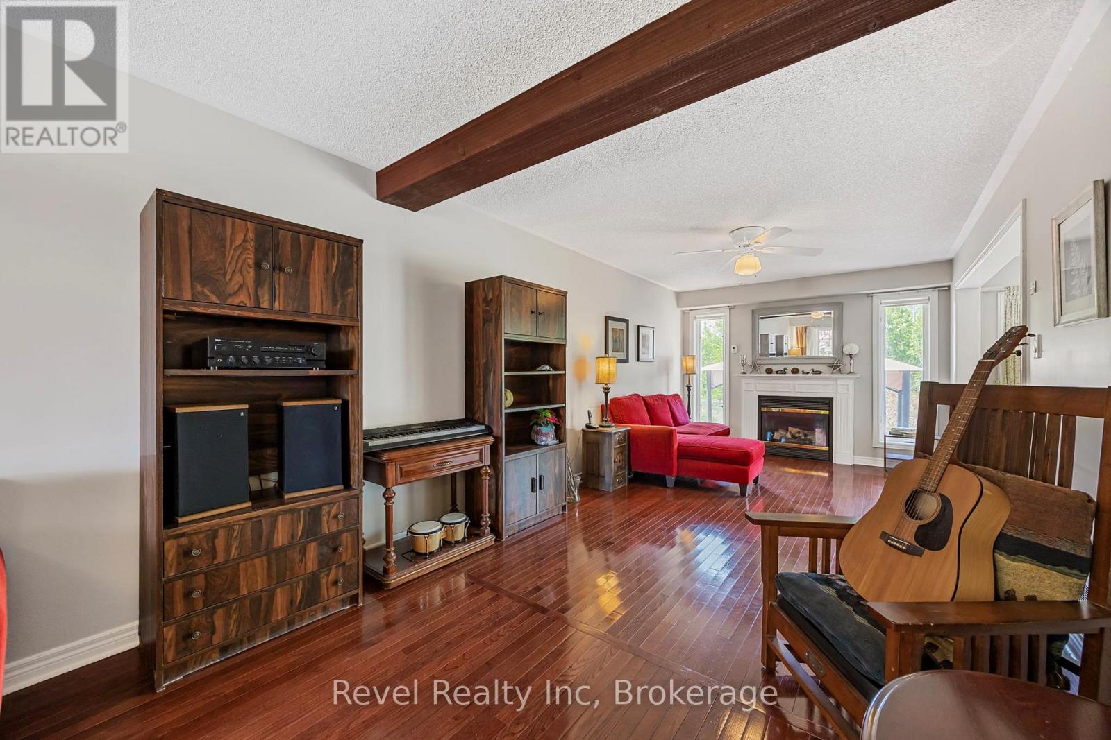 Photo 9 of 25 Lakewoods Court, Barrie ON