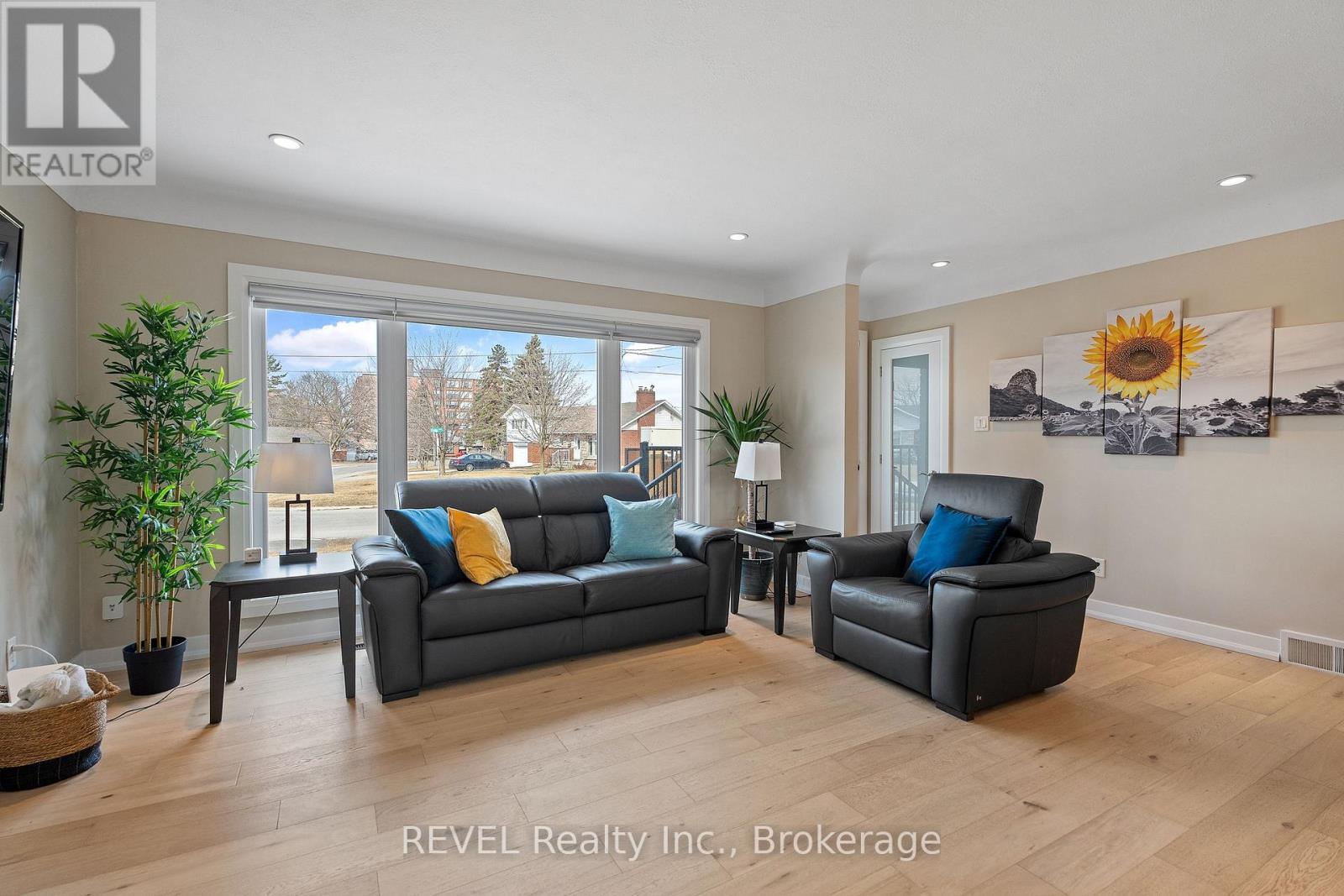 Photo 13 of 1 28 Dale Avenue, Hamilton ON