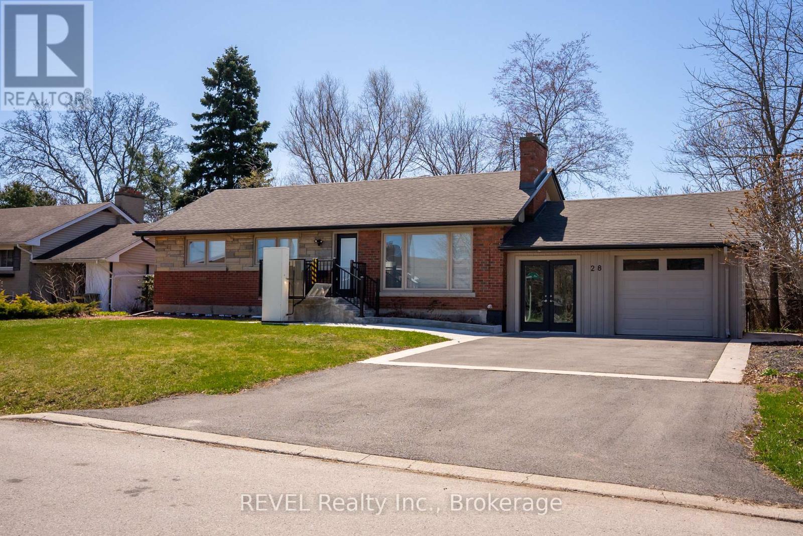 Photo 2 of 1 28 Dale Avenue, Hamilton ON
