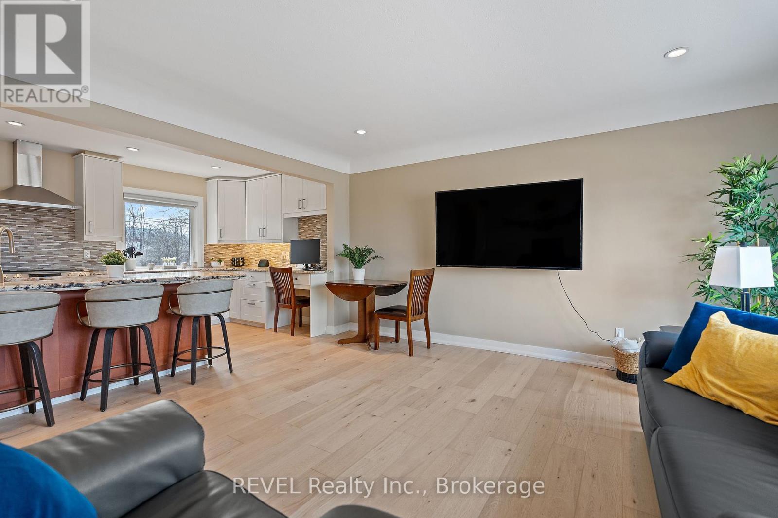 Photo 9 of 1 28 Dale Avenue, Hamilton ON