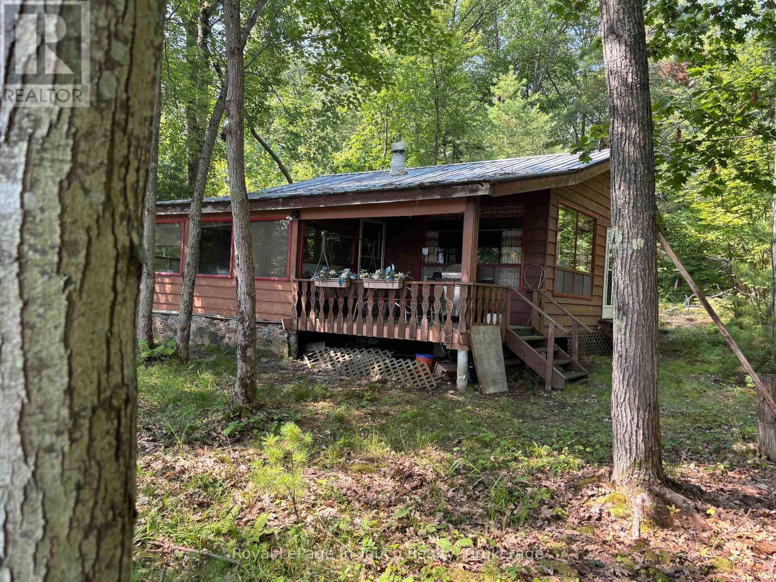 B207 LOT43 B207 LOT 43 ISLAND E - 1