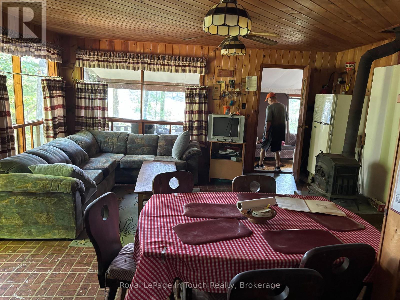 B207 LOT43 B207 LOT 43 ISLAND E - 11