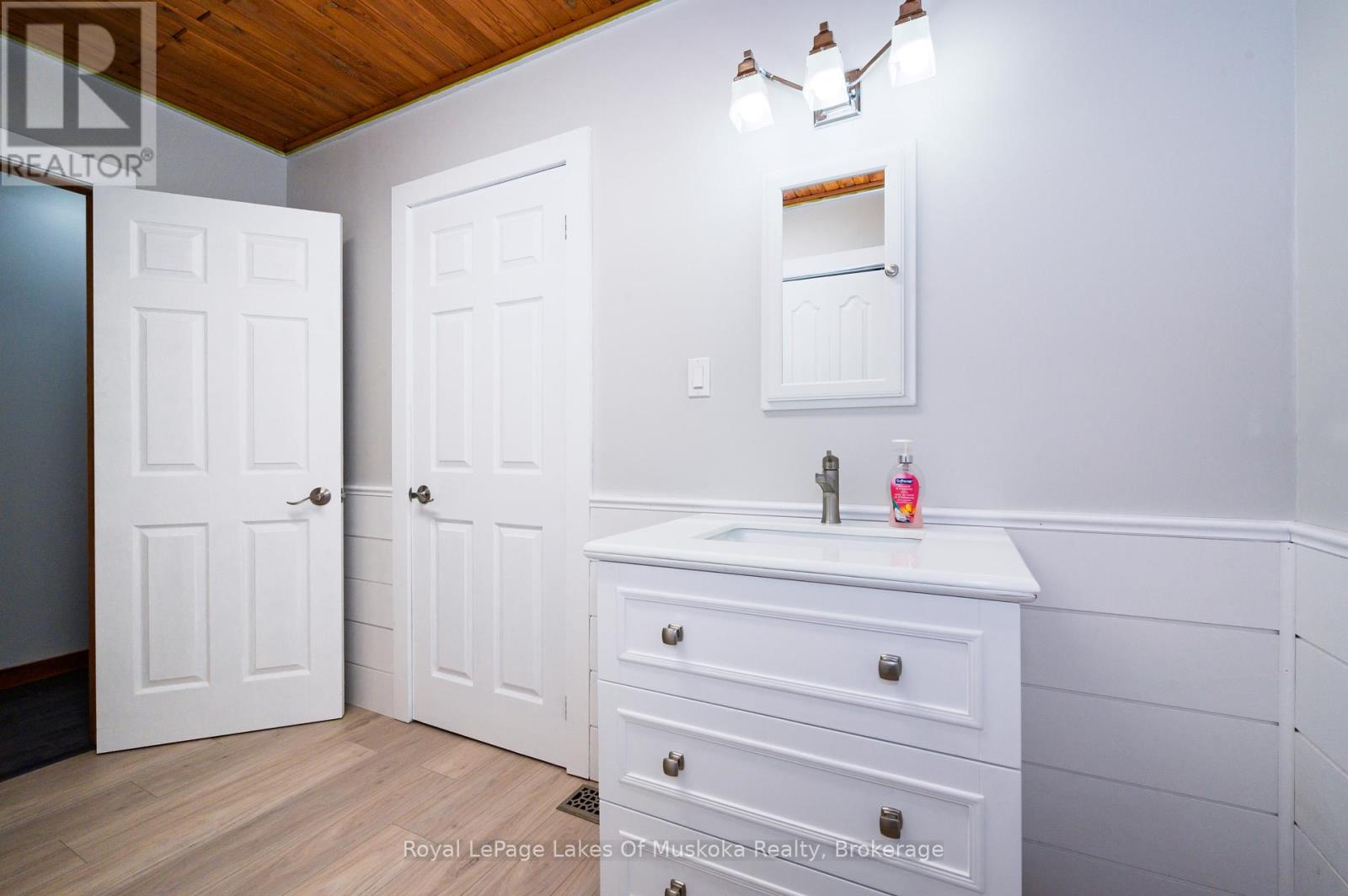 Photo 8 of 779 Old Muskoka Road, Huntsville ON