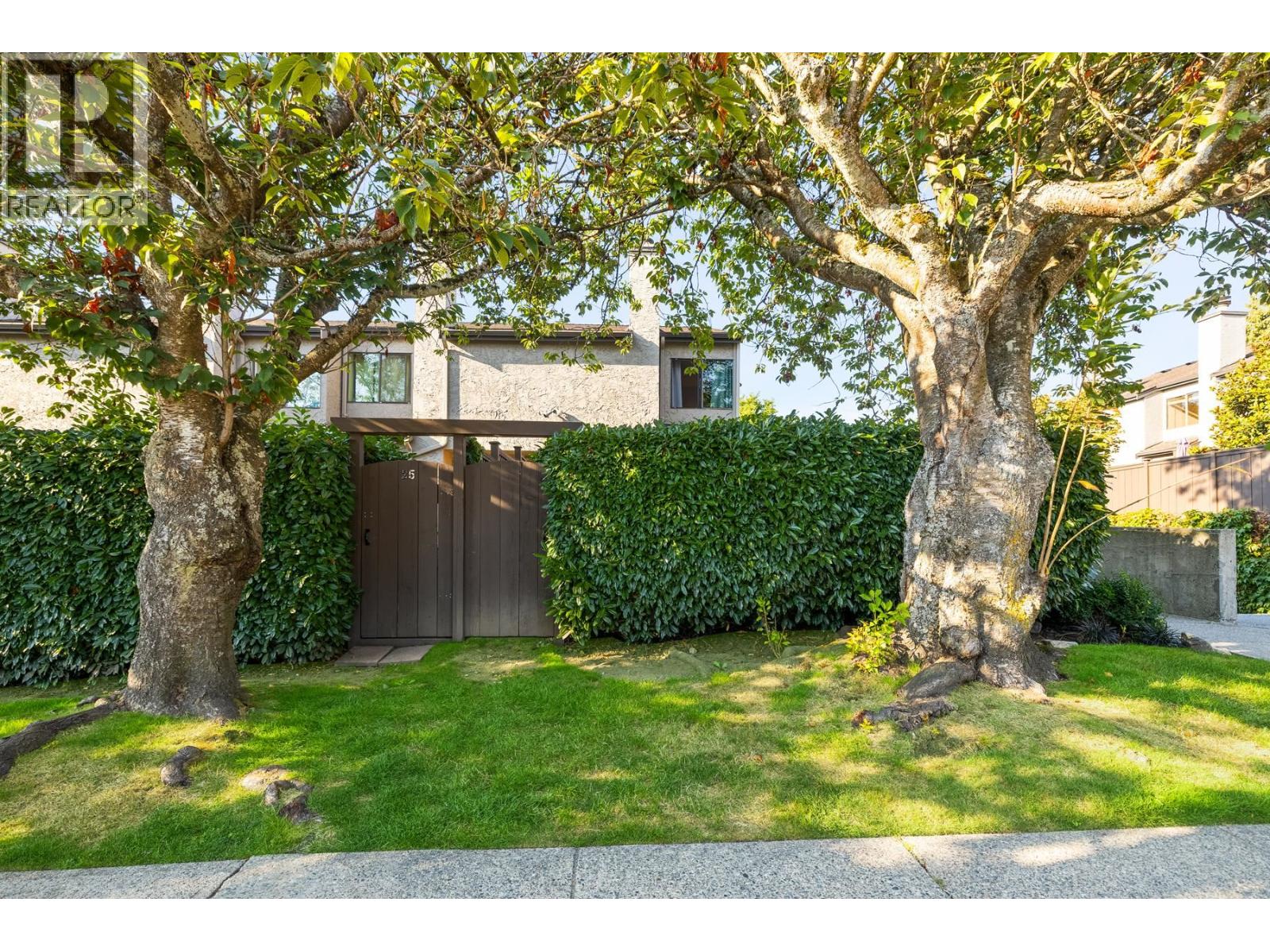 Photo 21 of 24 230 W 14th Street, North Vancouver BC