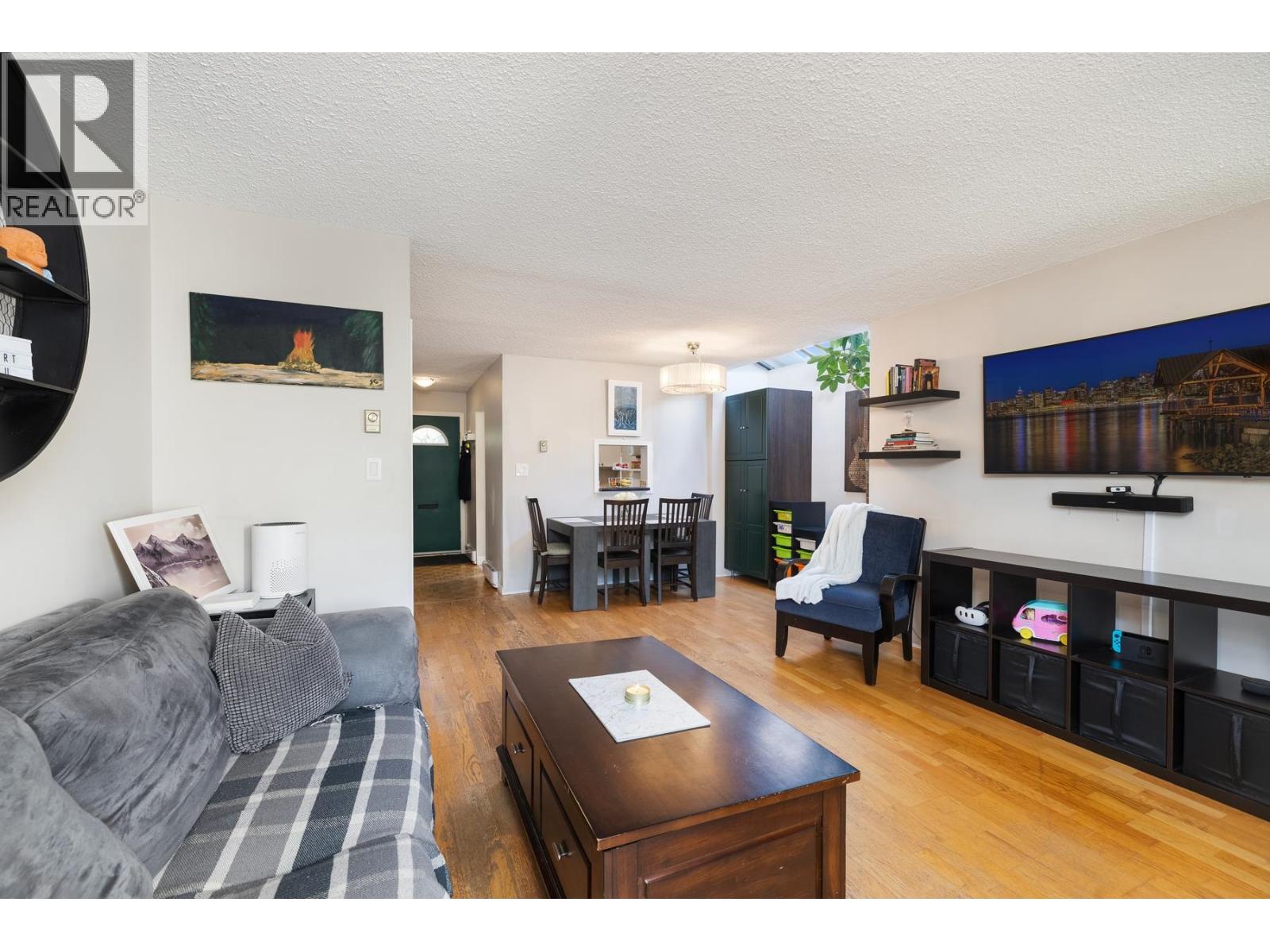 Photo 6 of 24 230 W 14th Street, North Vancouver BC