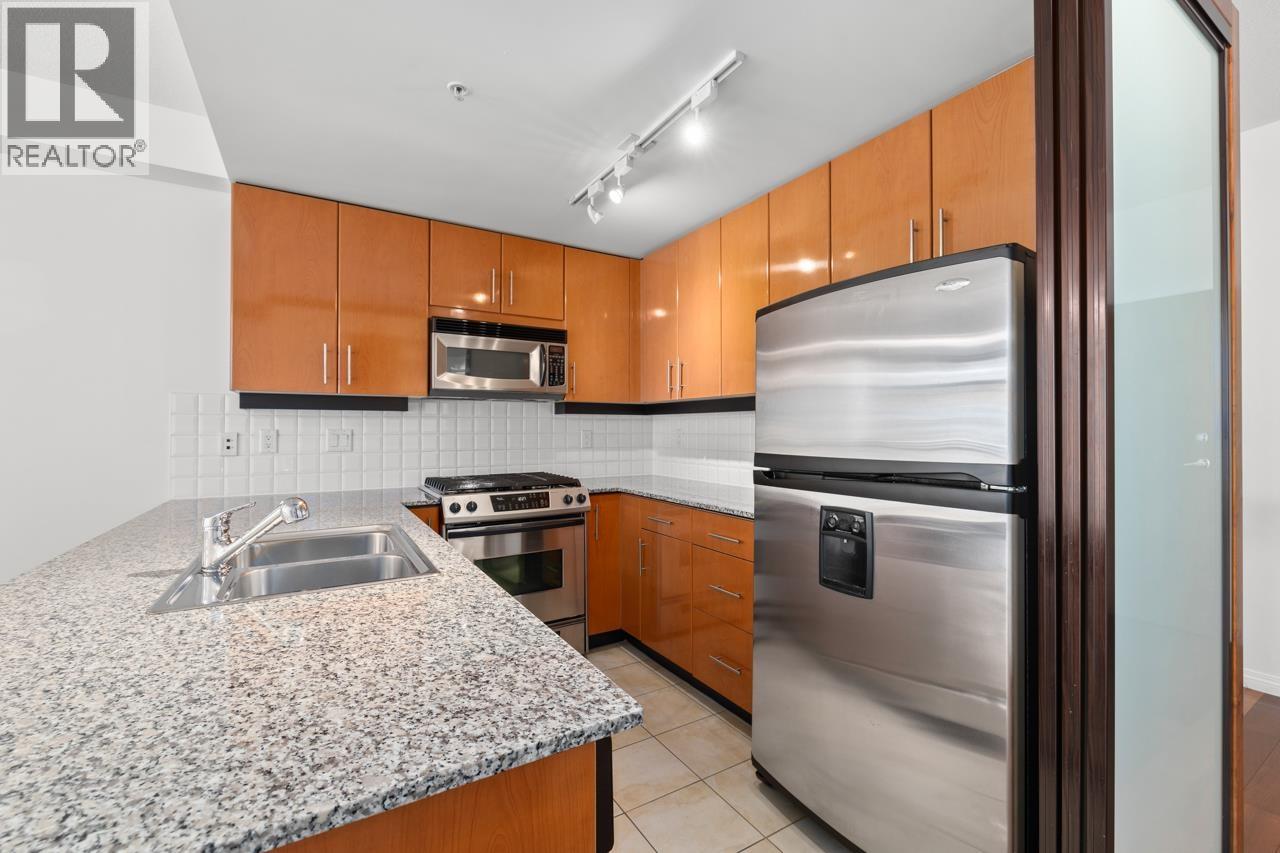 Photo 4 of 307 100 E Esplanade Avenue, North Vancouver BC