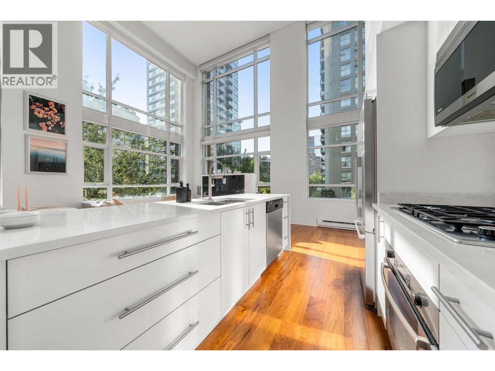 Photo 17 of 407 988 Richards Street, Vancouver BC