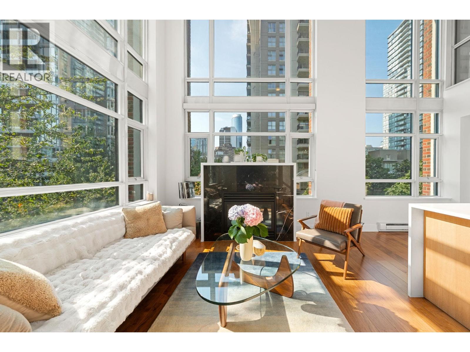 Photo 2 of 407 988 Richards Street, Vancouver BC