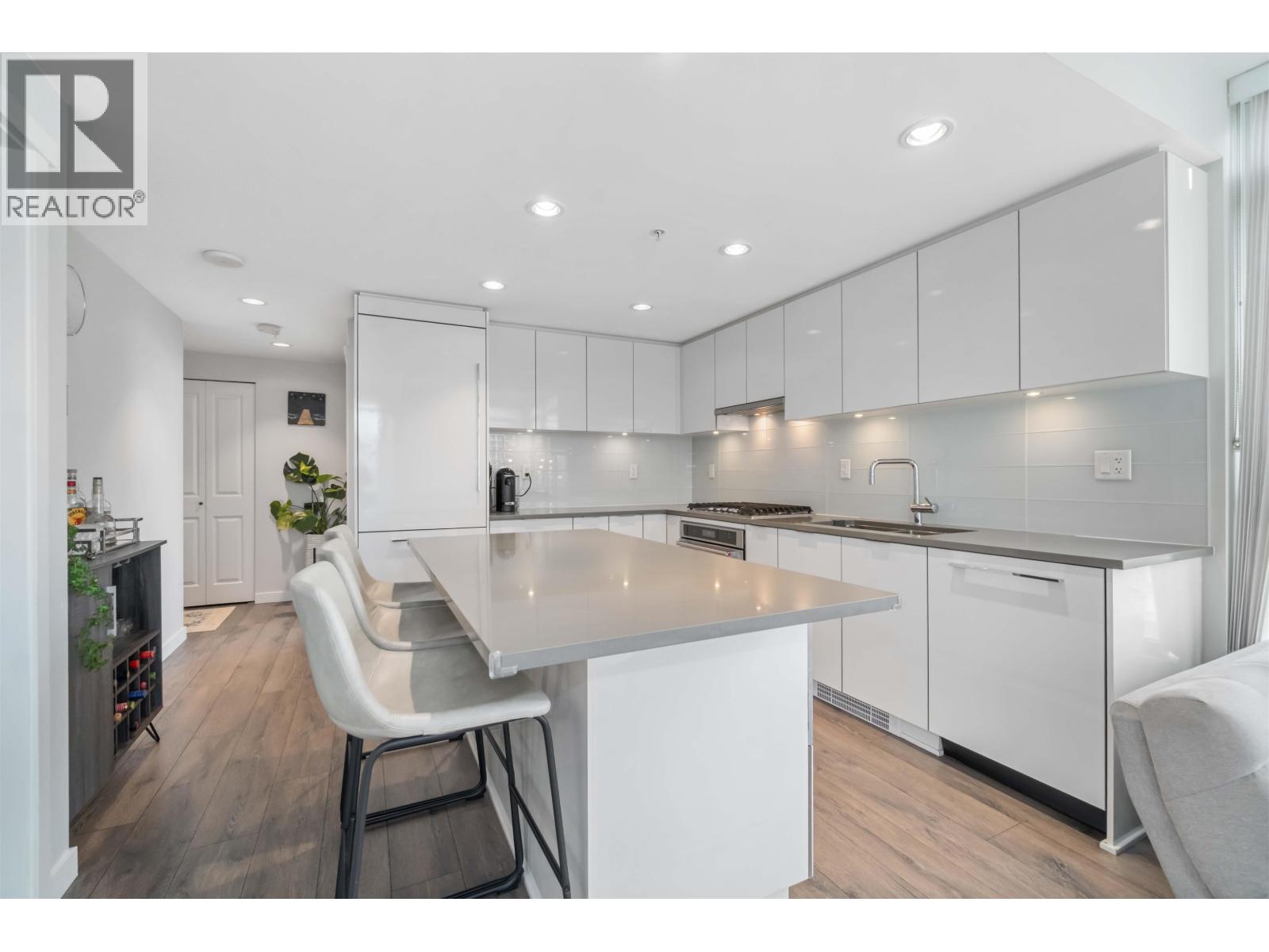 Photo 10 of 2206 2388 Madison Street, Burnaby BC