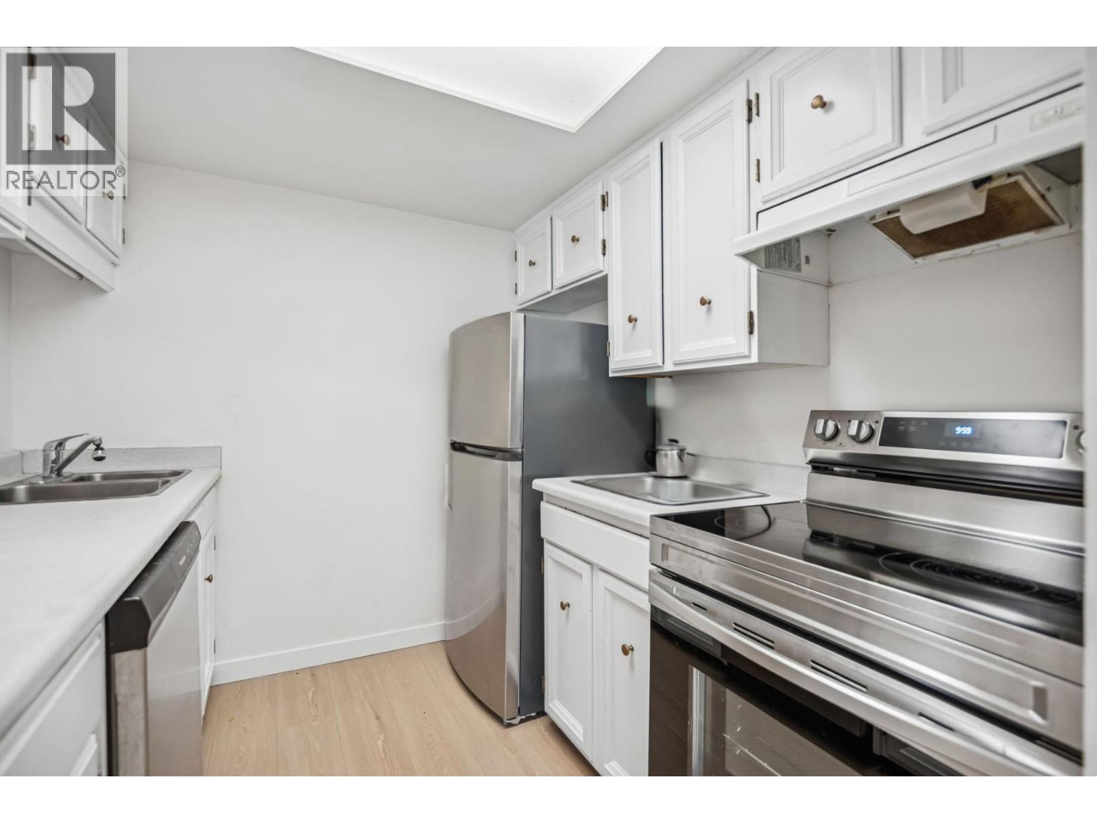 Photo 8 of 408 2320 W 40th Avenue, Vancouver BC