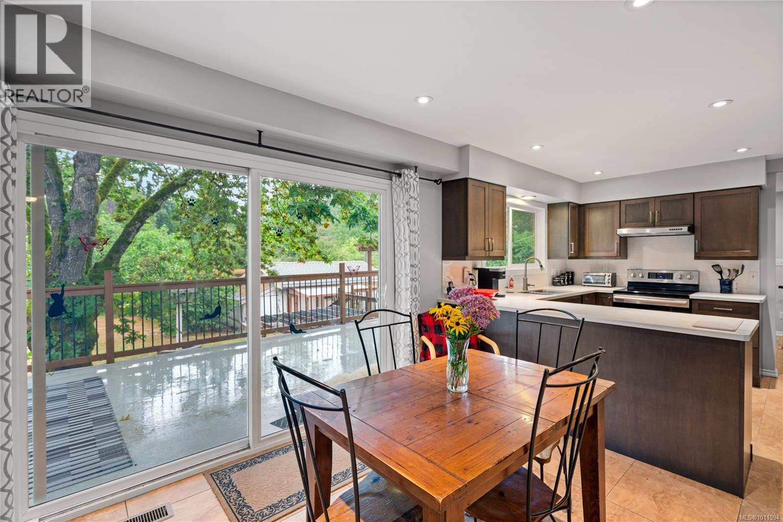 714 Bradley Dyne Rd, North Saanich