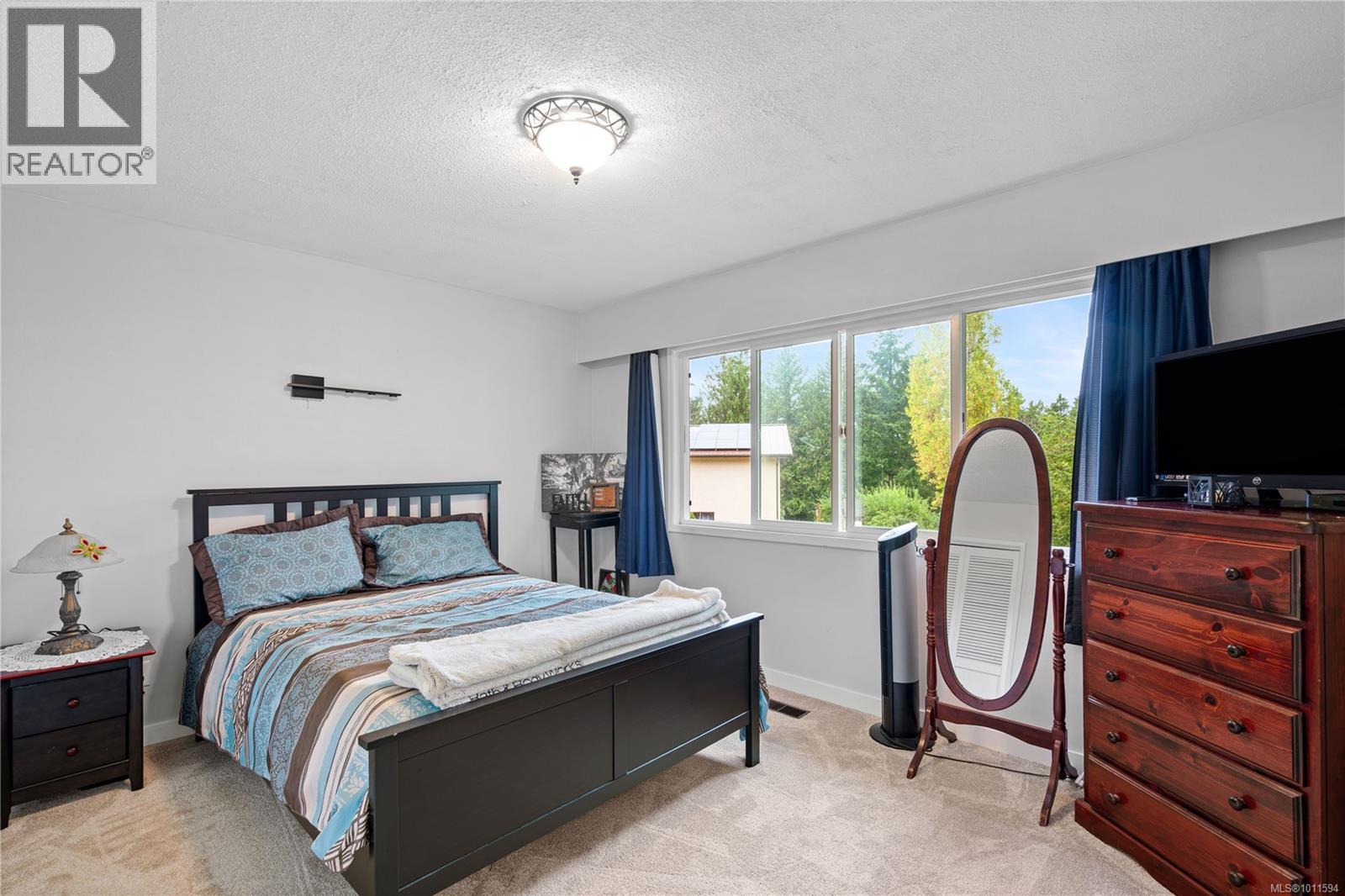 714 Bradley Dyne Rd, North Saanich