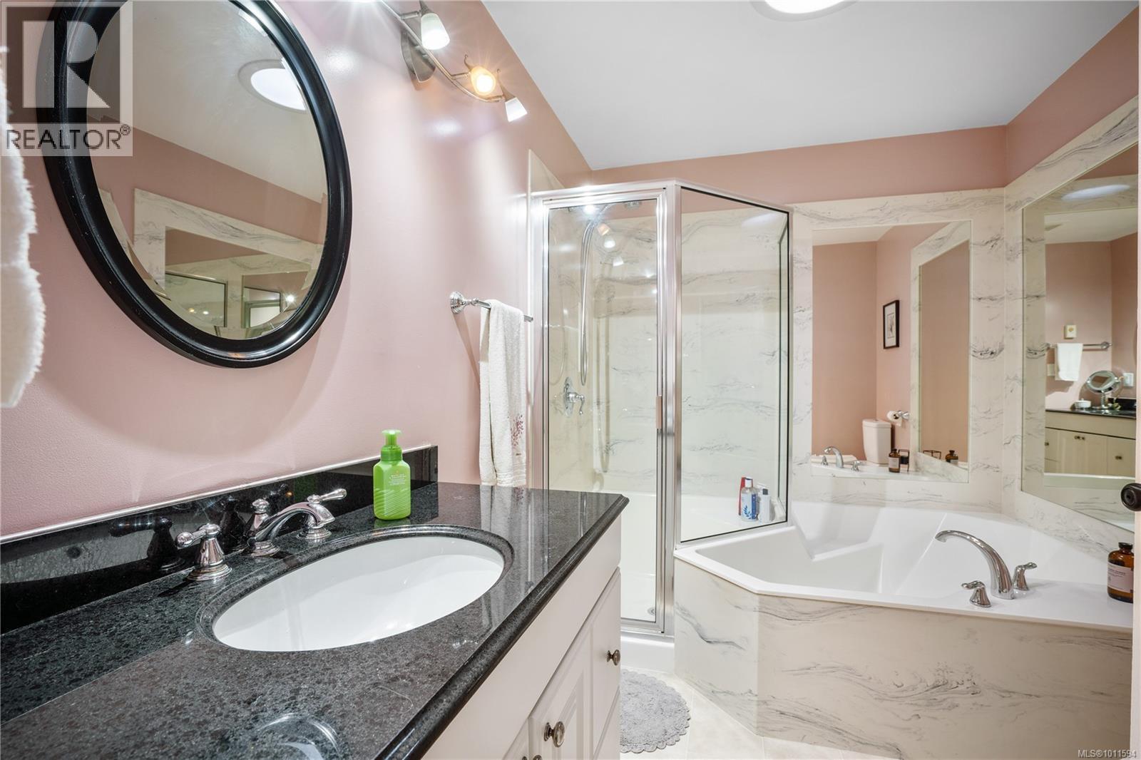 714 Bradley Dyne Rd, North Saanich