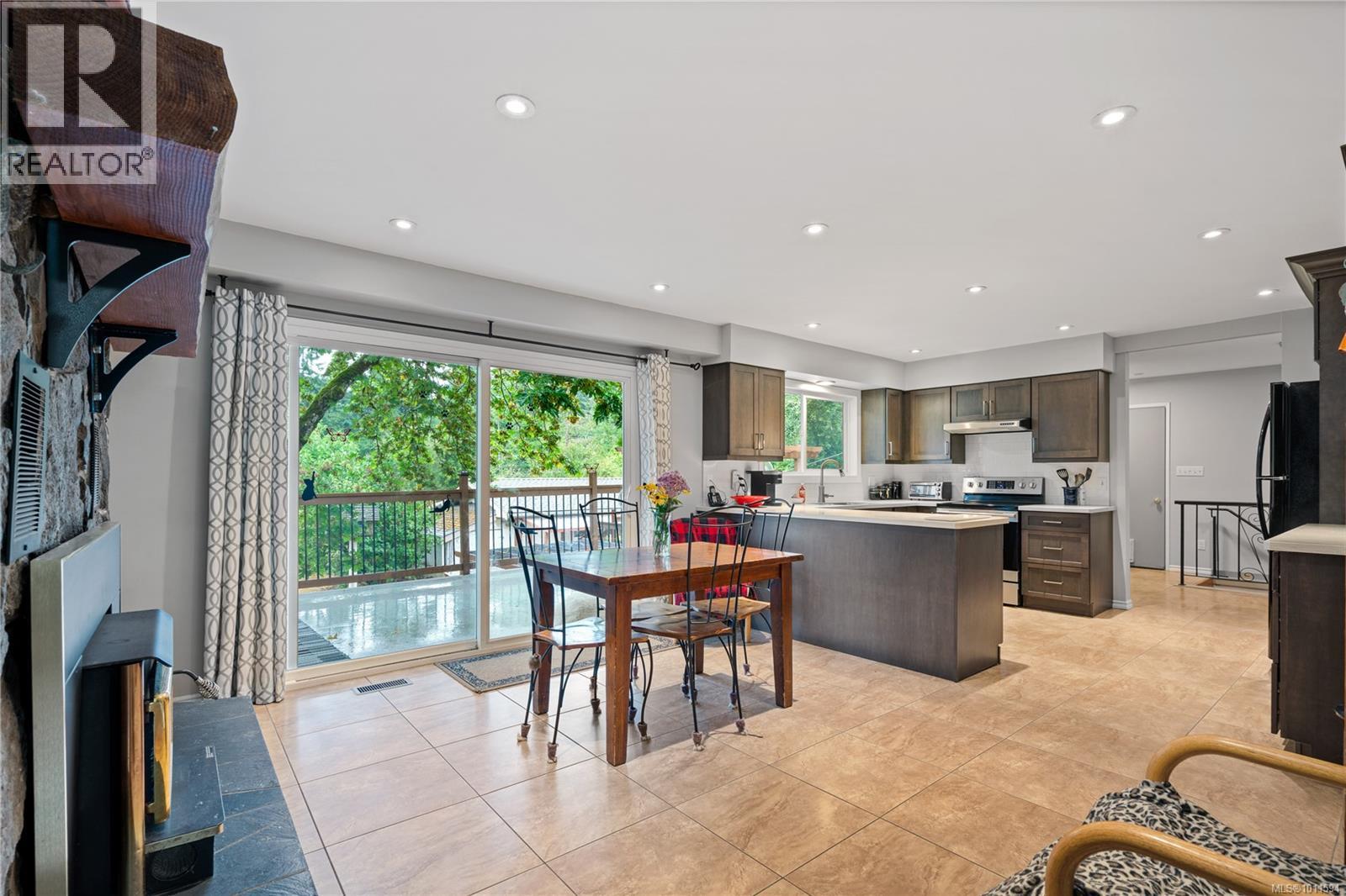 714 Bradley Dyne Rd, North Saanich