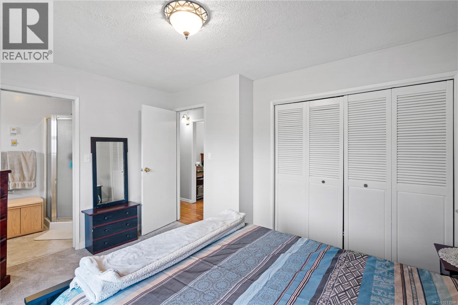 714 Bradley Dyne Rd, North Saanich