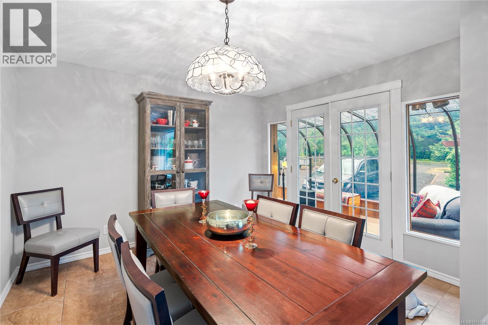 714 Bradley Dyne Rd, North Saanich