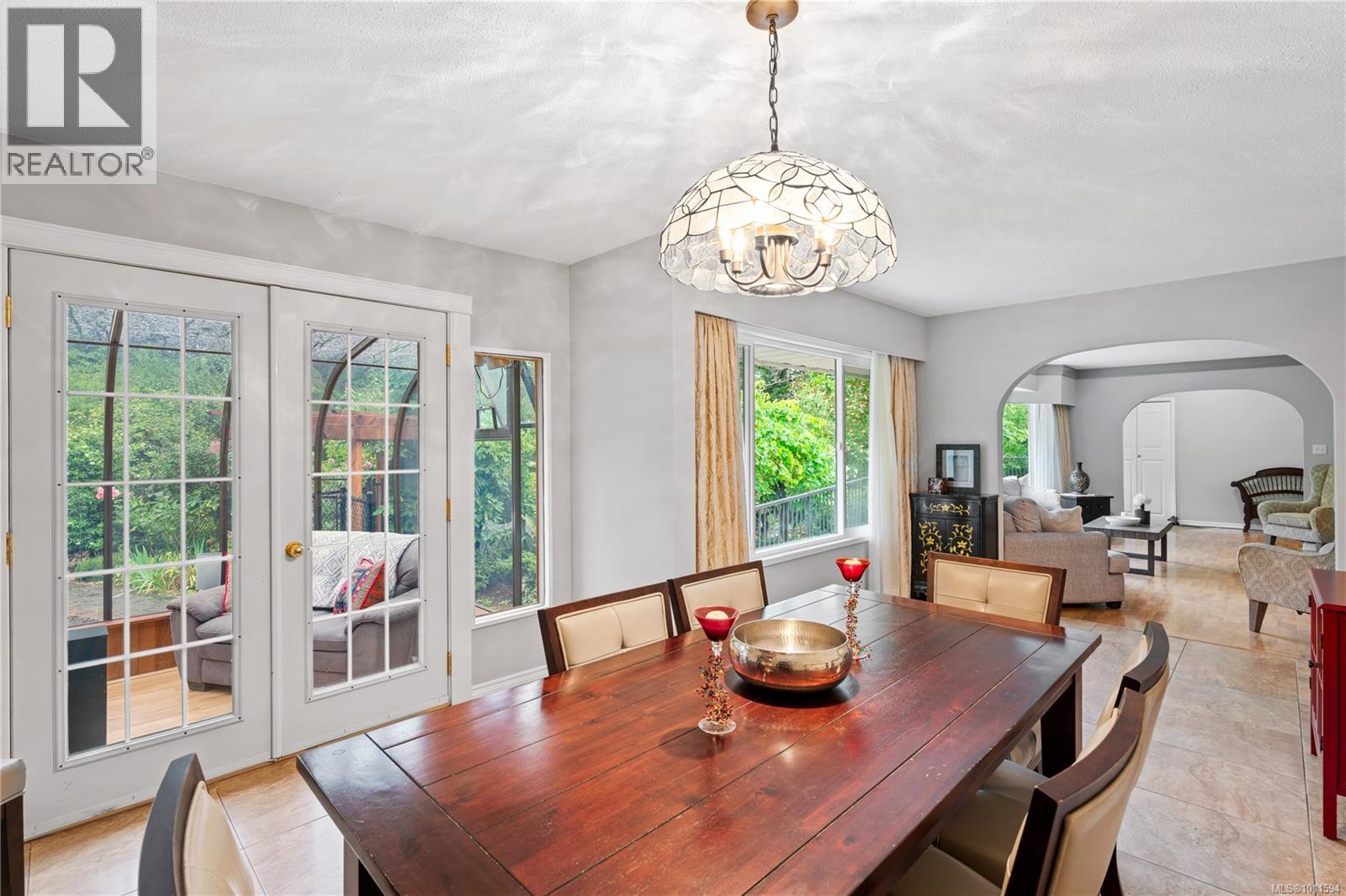 714 Bradley Dyne Rd, North Saanich
