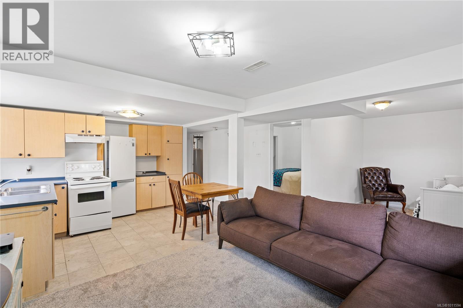 714 Bradley Dyne Rd, North Saanich