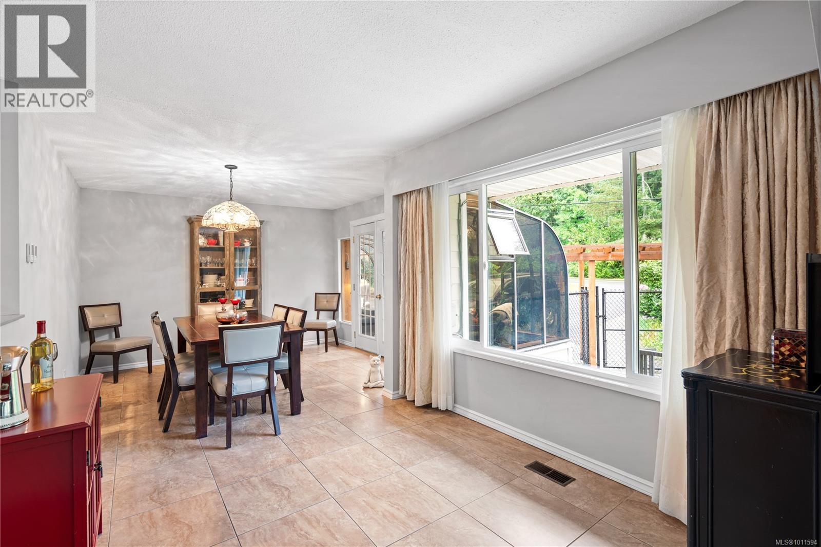 714 Bradley Dyne Rd, North Saanich