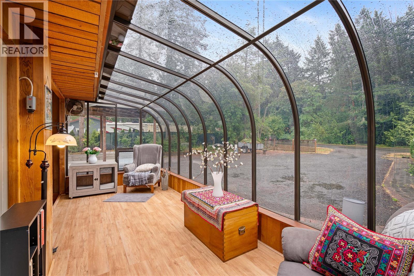 714 Bradley Dyne Rd, North Saanich