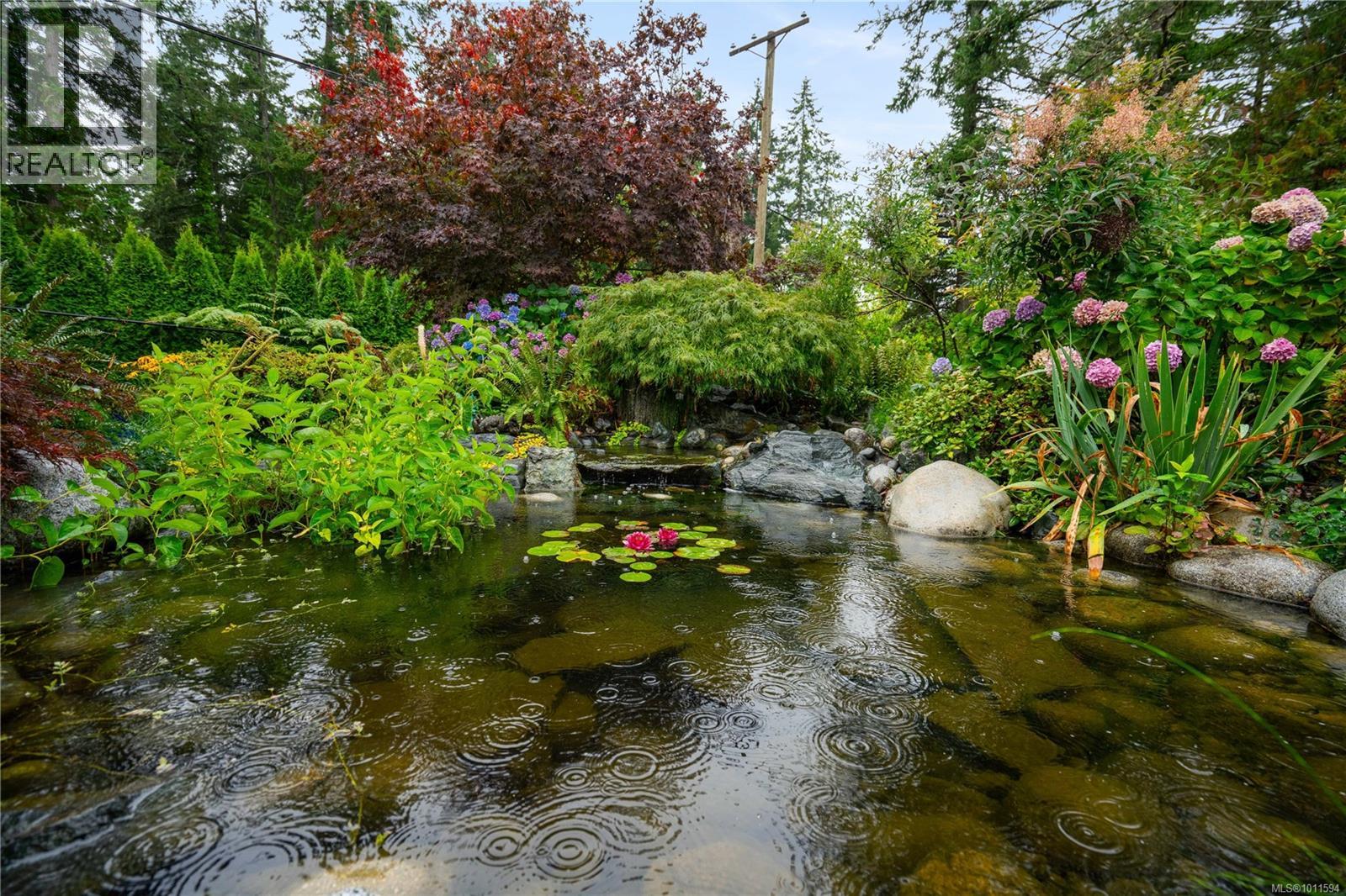 714 Bradley Dyne Rd, North Saanich